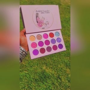 Stunning shades of 15 high Pigmented colors eyeshadow by PerfectoCosmetico